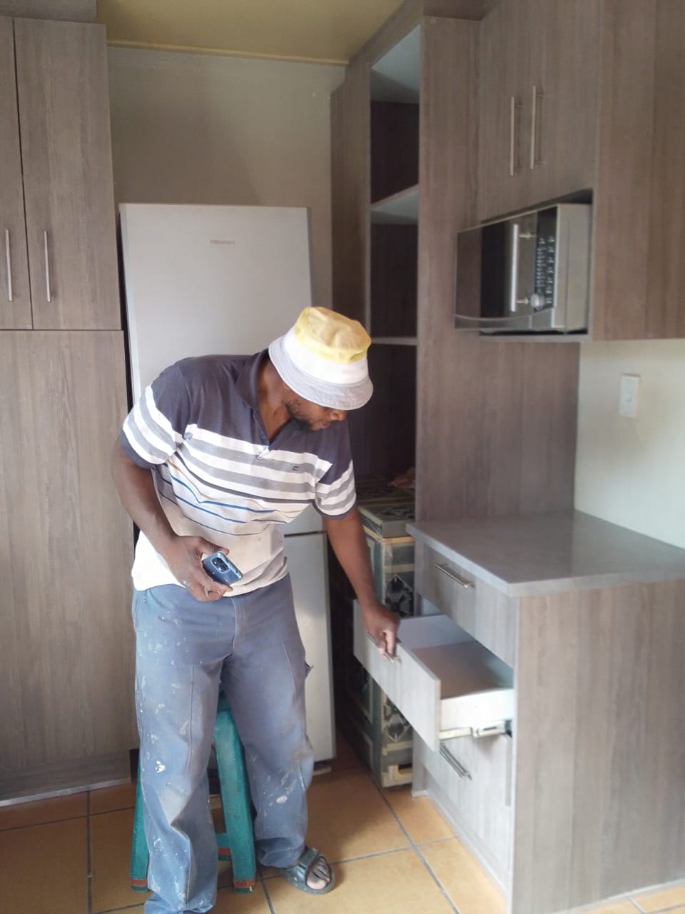 Fixing cupboard runners